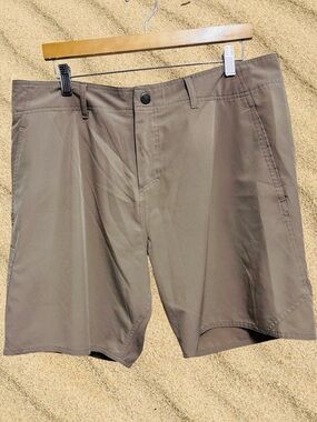 Men's Hybrid Fishing Performance Shorts — Taupe Active Stretch